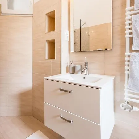 Acacia Apartment